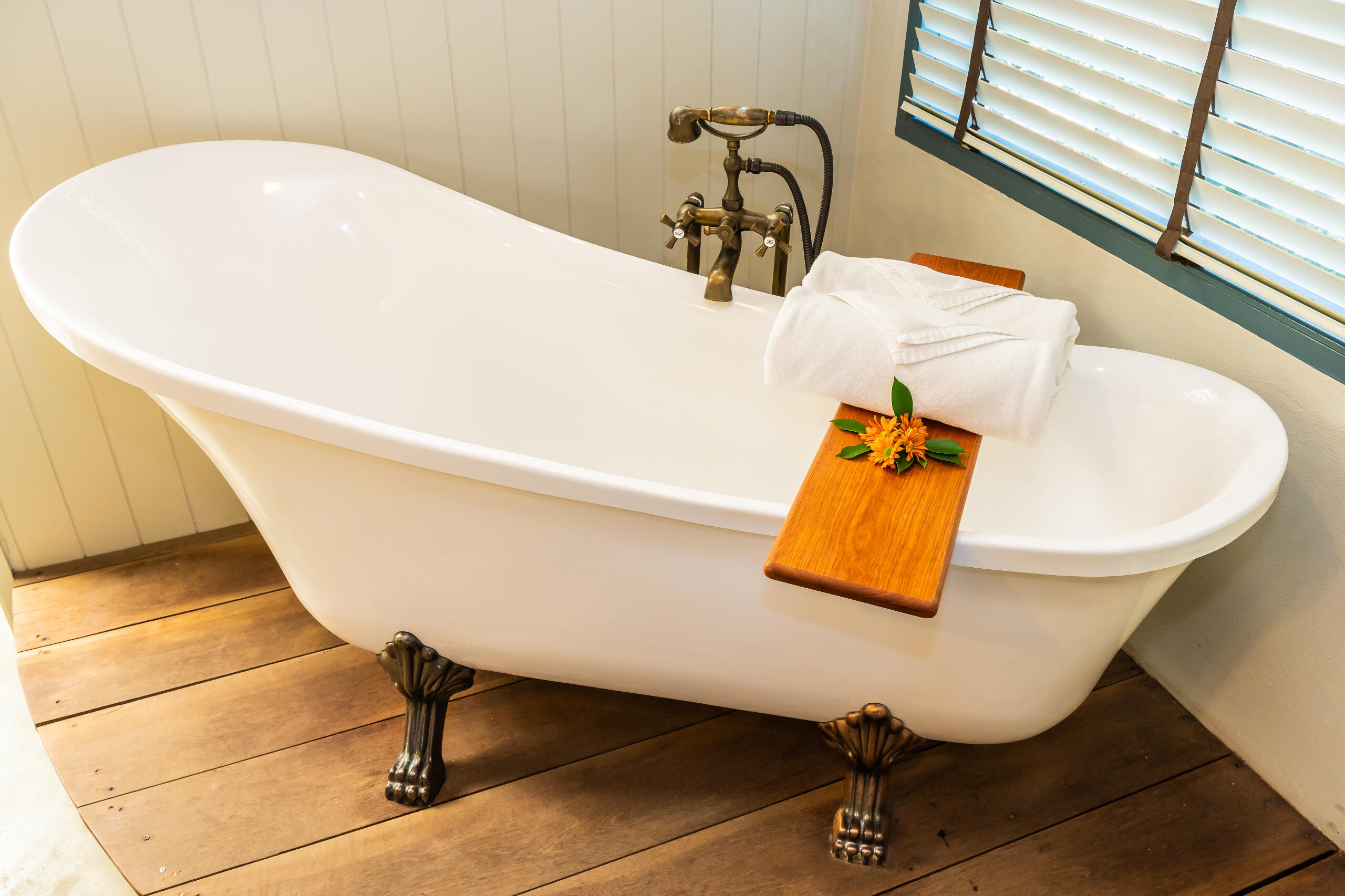 Cast iron bath re-enamelling in Somerset